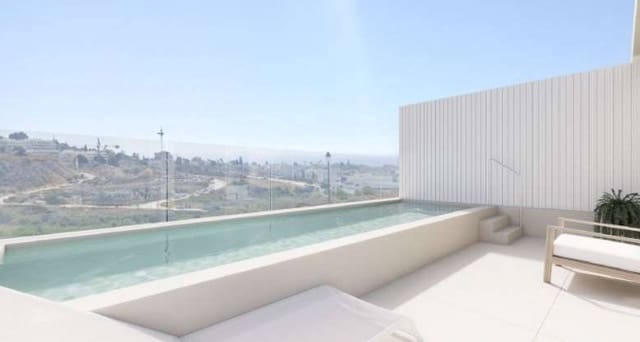 4 soverom Kjedet enebolig til salgs i Centro, Estepona med svømmebasseng garasje - € 730 000 (Ref: 10017017)