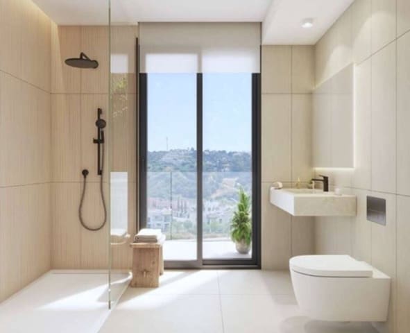 4 soverom Kjedet enebolig til salgs i Centro, Estepona med svømmebasseng garasje - € 730 000 (Ref: 10017017)