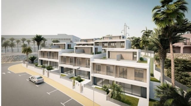 4 soverom Kjedet enebolig til salgs i Centro, Estepona med svømmebasseng garasje - € 730 000 (Ref: 10017017)