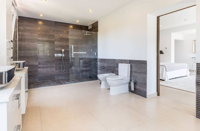 8 makuuhuone Huvila myytävänä paikassa Marbella mukana uima-altaan - 3 000 000 € (Ref: 6008330)