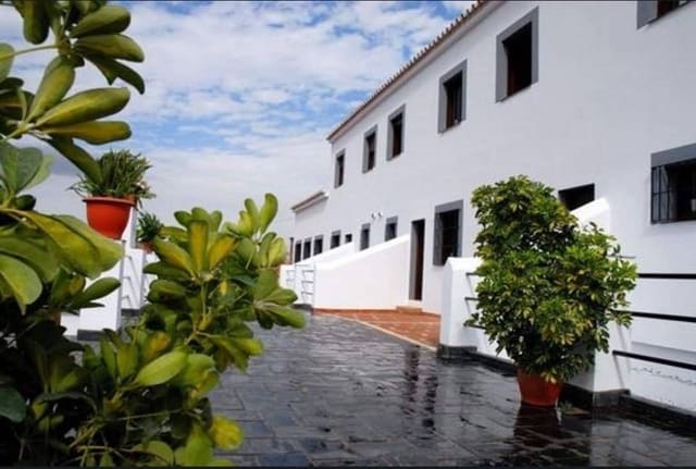 Hotel de 17 habitaciones en Guaro en venta - 780.000 € (Ref: 6019589)