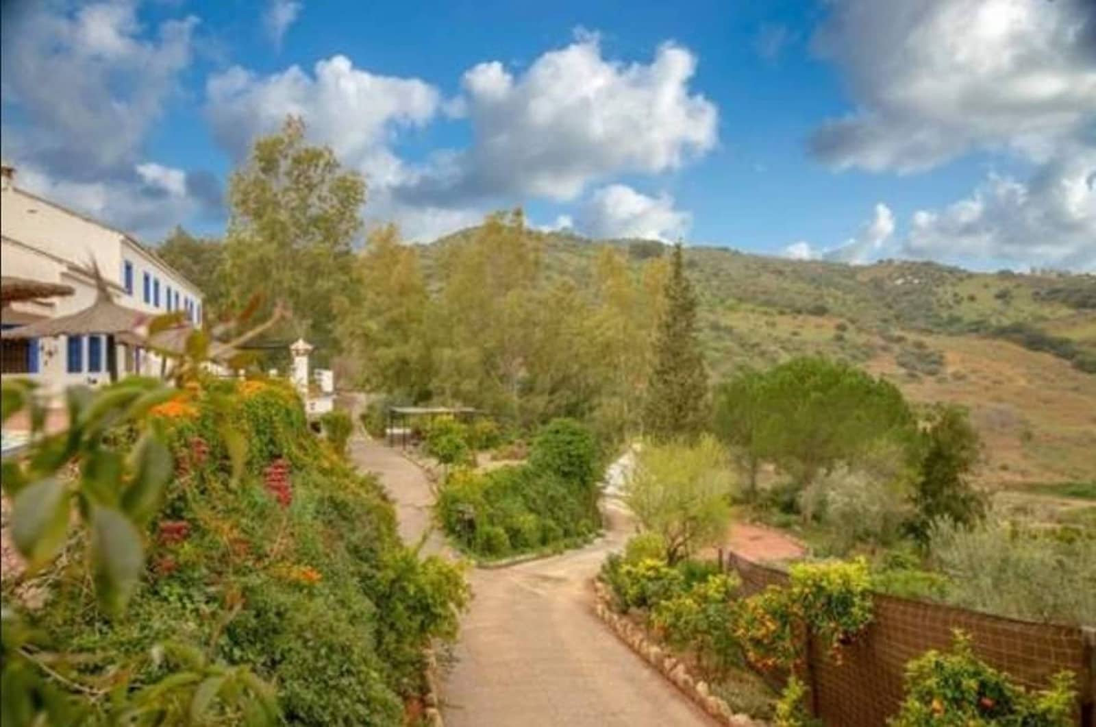 17 soveværelse Hotel til salg i Guaro - € 780.000 (Ref: 6019589)