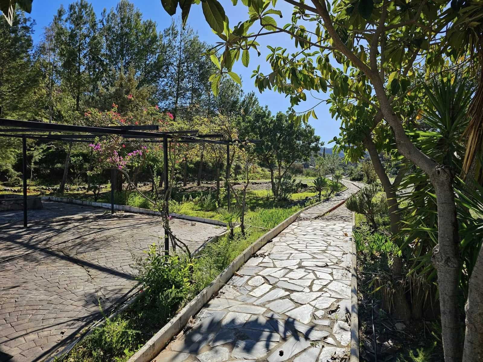 17 soveværelse Hotel til salg i Guaro - € 780.000 (Ref: 6019589)