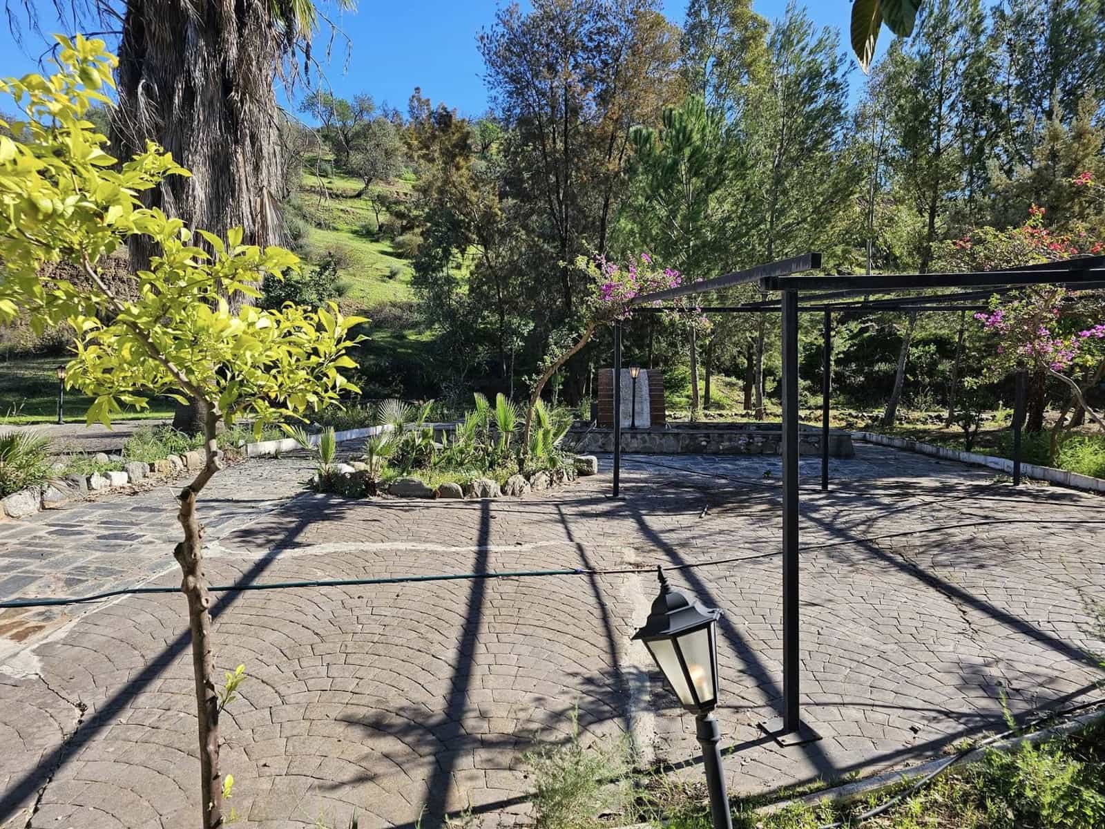 17 soveværelse Hotel til salg i Guaro - € 780.000 (Ref: 6019589)