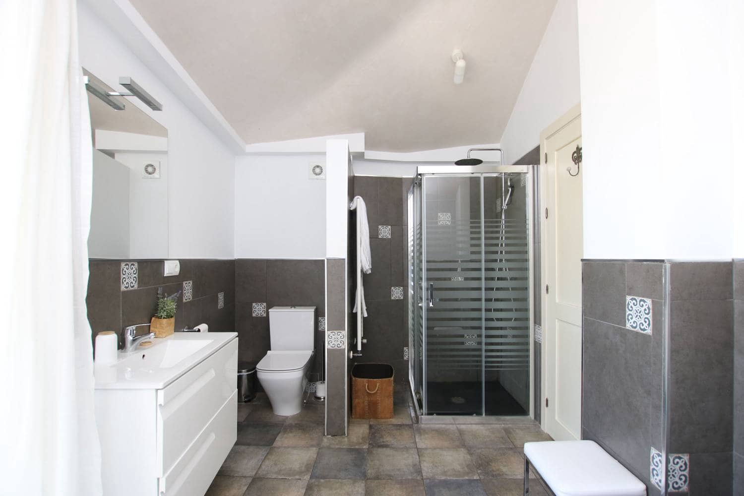 7 soveværelse Hotel til salg i Zahara de la Sierra - € 1.200.000 (Ref: 8255450)