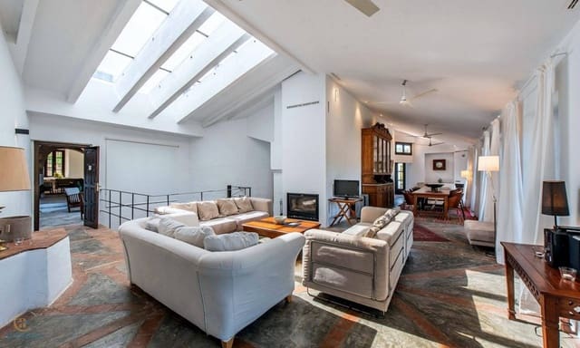 12 bedroom Hotel for sale in Constantina - € 1,650,000 (Ref: 8299648)