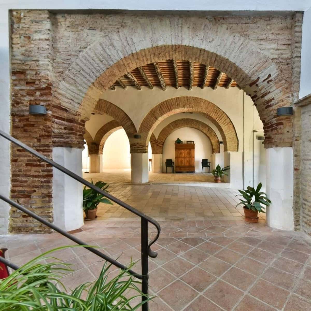 12 bedroom Hotel for sale in Constantina - € 1,650,000 (Ref: 8299648)