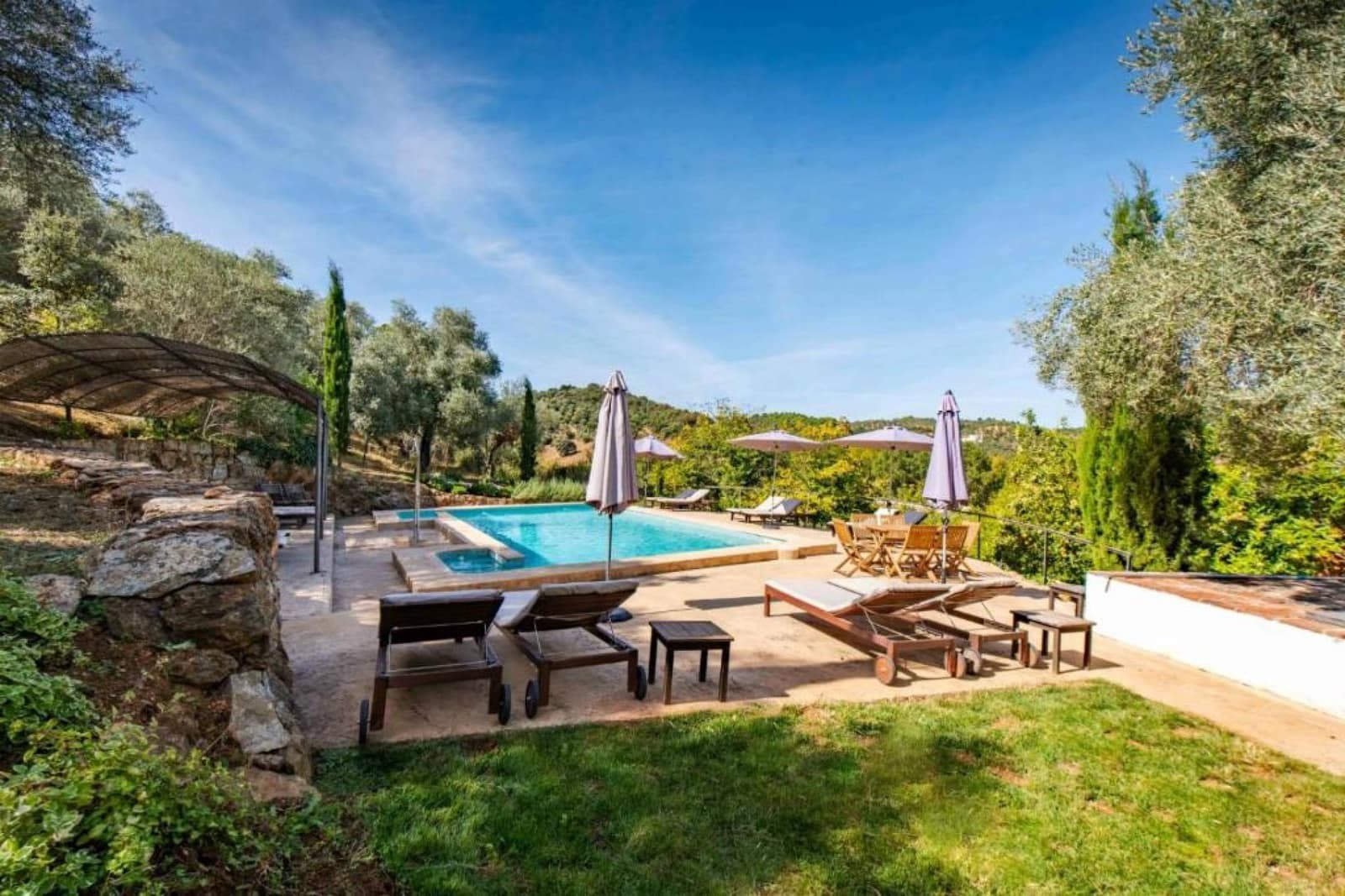 12 bedroom Hotel for sale in Constantina - € 1,650,000 (Ref: 8299648)