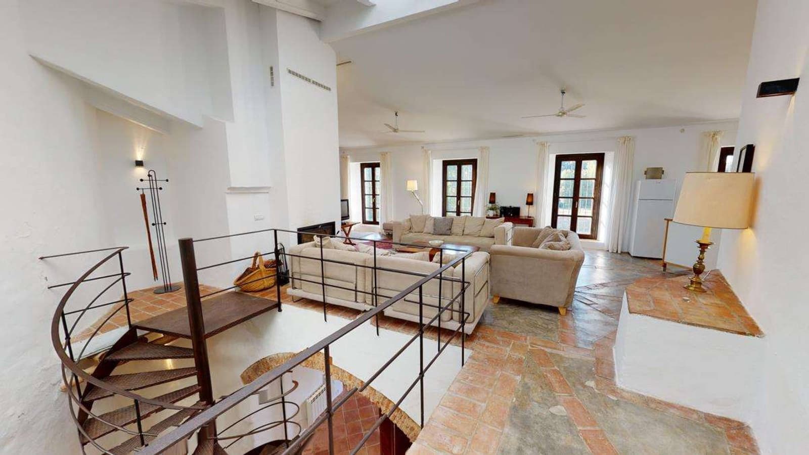 12 bedroom Hotel for sale in Constantina - € 1,650,000 (Ref: 8299648)