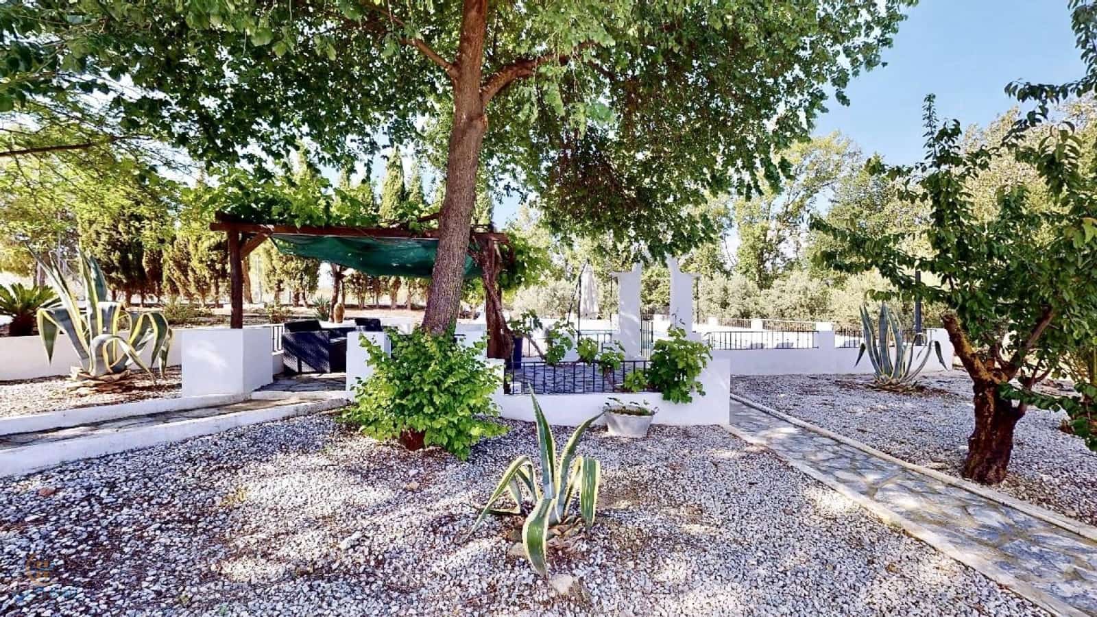 12 soveværelse Guesthouse/B & B til salg i Caniles med swimmingpool - € 1.250.000 (Ref: 8480208)