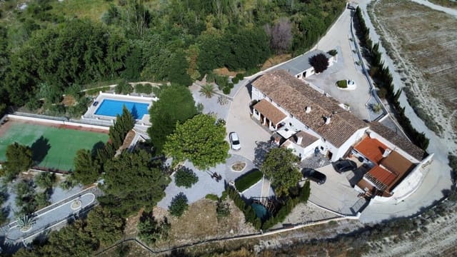 12 soveværelse Guesthouse/B & B til salg i Caniles med swimmingpool - € 1.250.000 (Ref: 8480208)