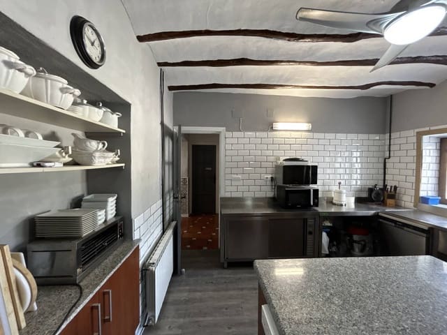 12 soveværelse Guesthouse/B & B til salg i Caniles med swimmingpool - € 1.250.000 (Ref: 8480208)