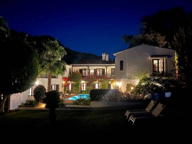 9 soveværelse Finca/Landehus til salg i Parque Central, Estepona med swimmingpool - € 2.900.000 (Ref: 8793848)