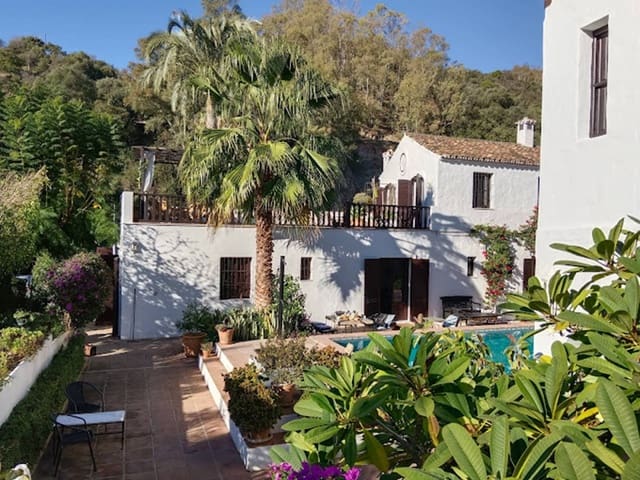 9 soveværelse Finca/Landehus til salg i Parque Central, Estepona med swimmingpool - € 2.900.000 (Ref: 8793848)