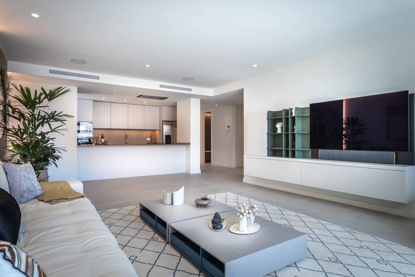 2 bedroom Apartment for sale in Estepona with pool - € 565,000 (Ref: 8945546)