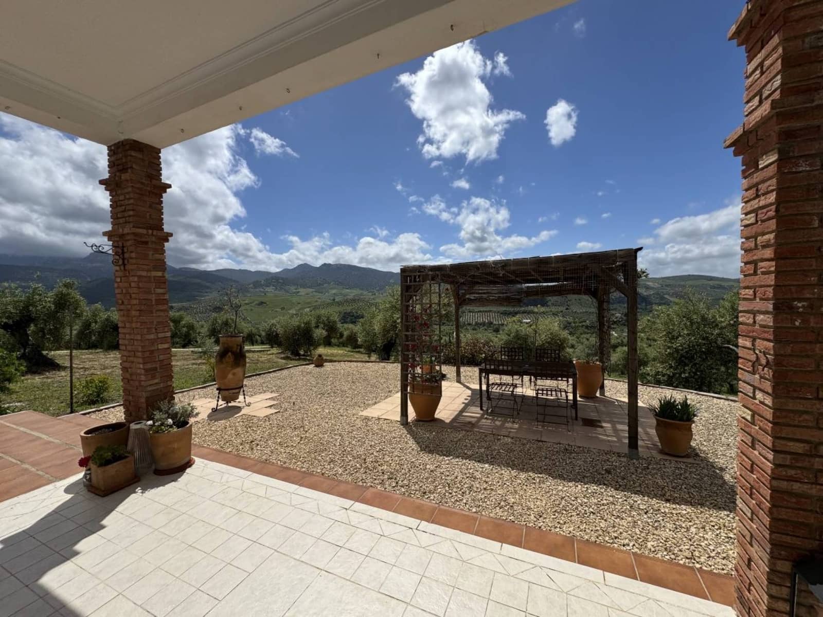 2 soveværelse Finca/Landehus til salg i Algodonales med swimmingpool - € 395.000 (Ref: 9002490)