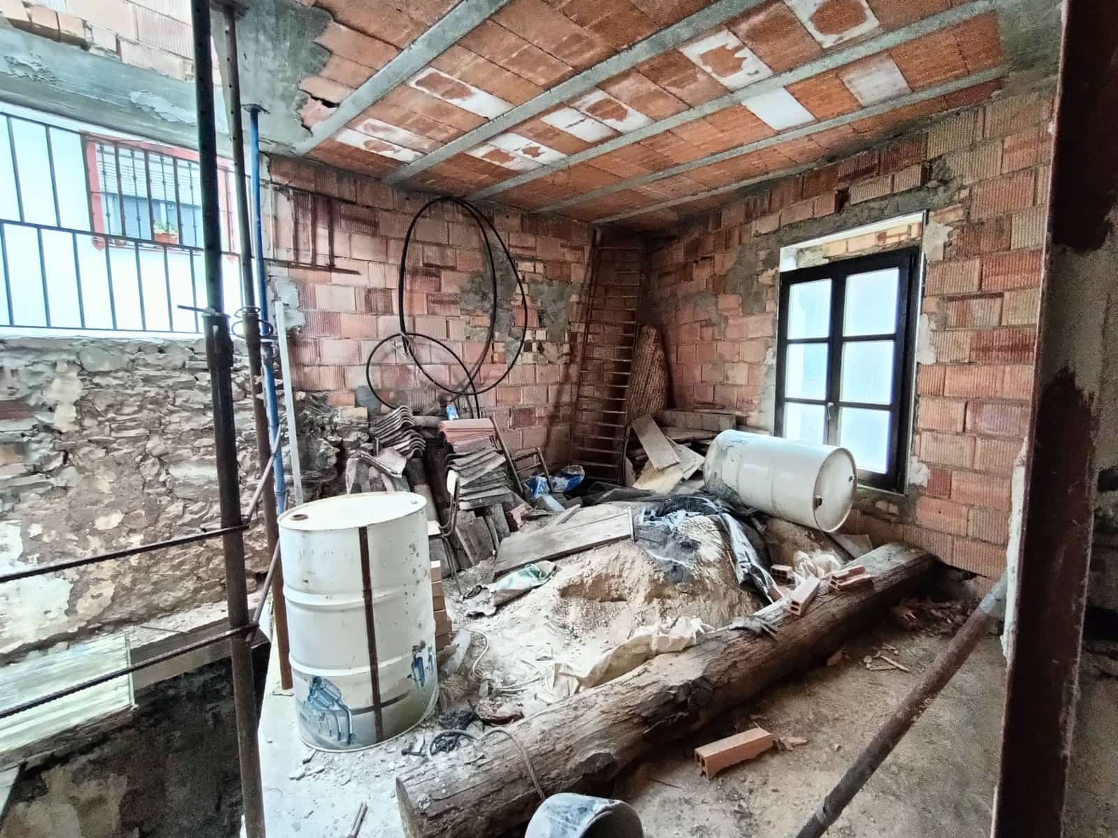 6 bedroom Townhouse for sale in Benalauria - € 120,000 (Ref: 9170505)