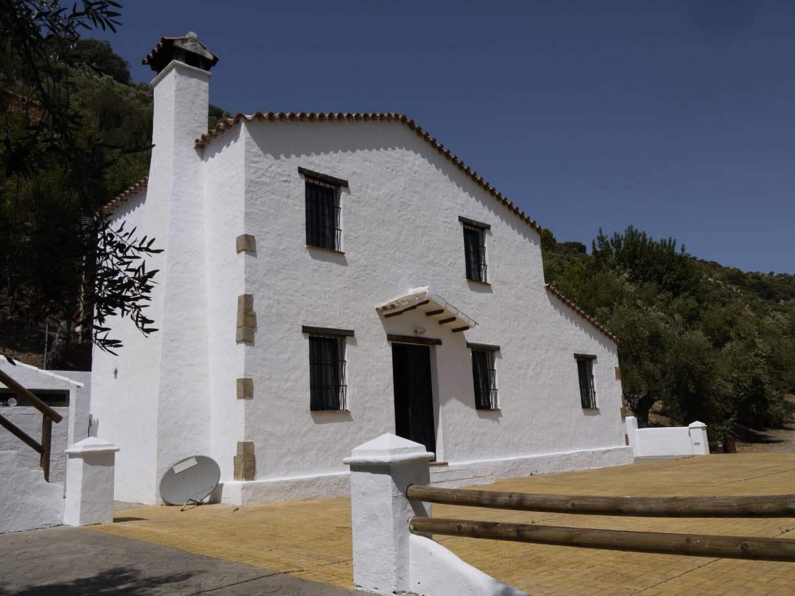 5 slaapkamer Finca/Landhuis te koop in Zahara de la Sierra met zwembad - € 470.000 (Ref: 9205632)