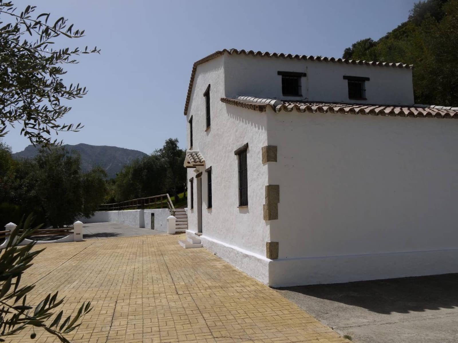 5 slaapkamer Finca/Landhuis te koop in Zahara de la Sierra met zwembad - € 470.000 (Ref: 9205632)