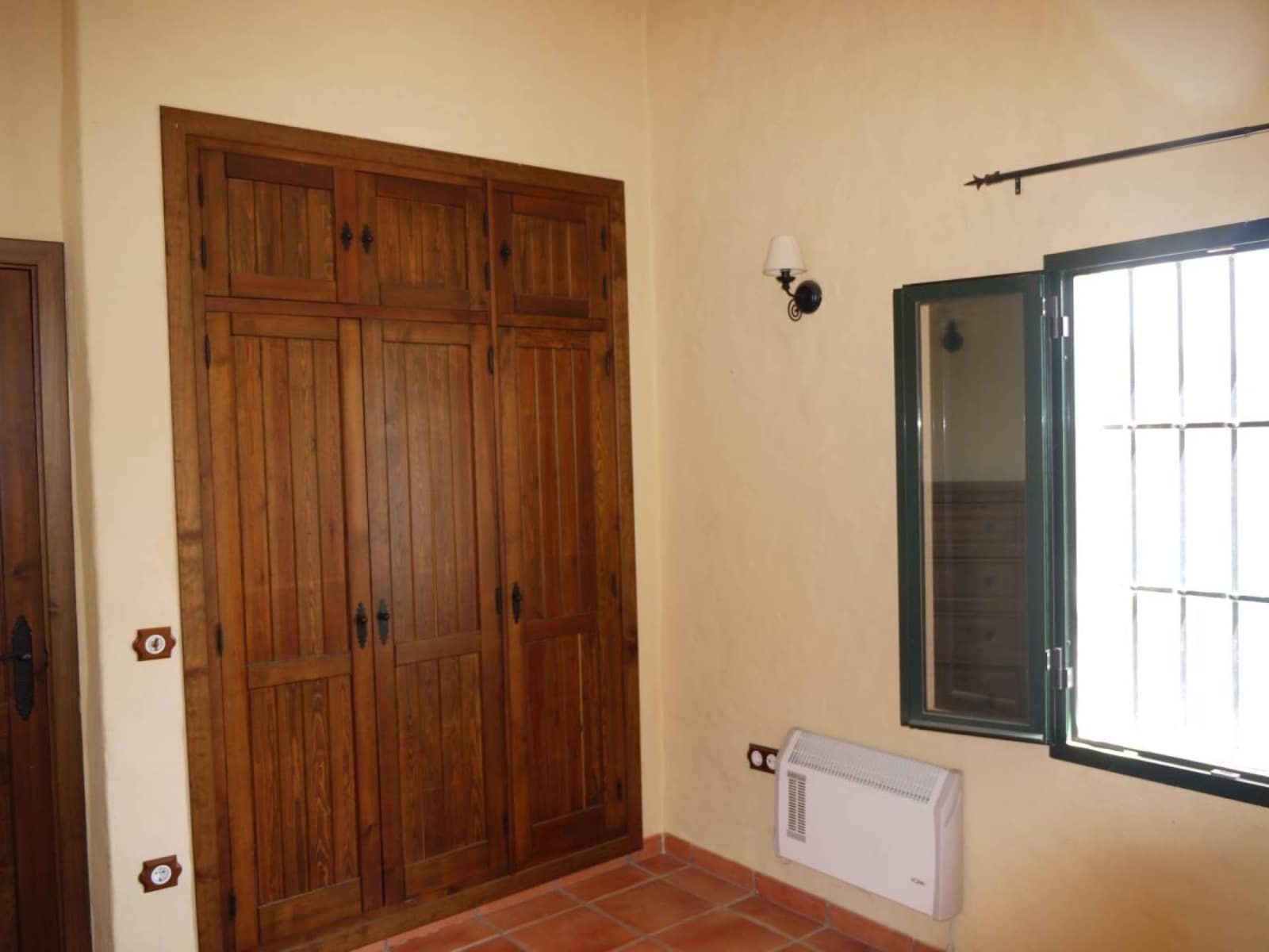 5 slaapkamer Finca/Landhuis te koop in Zahara de la Sierra met zwembad - € 470.000 (Ref: 9205632)