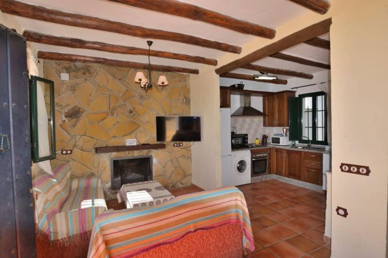 5 slaapkamer Finca/Landhuis te koop in Zahara de la Sierra met zwembad - € 470.000 (Ref: 9205632)