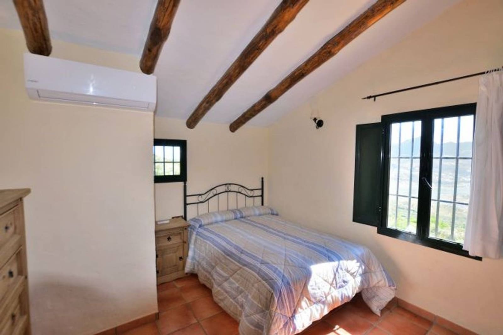 5 slaapkamer Finca/Landhuis te koop in Zahara de la Sierra met zwembad - € 470.000 (Ref: 9205632)