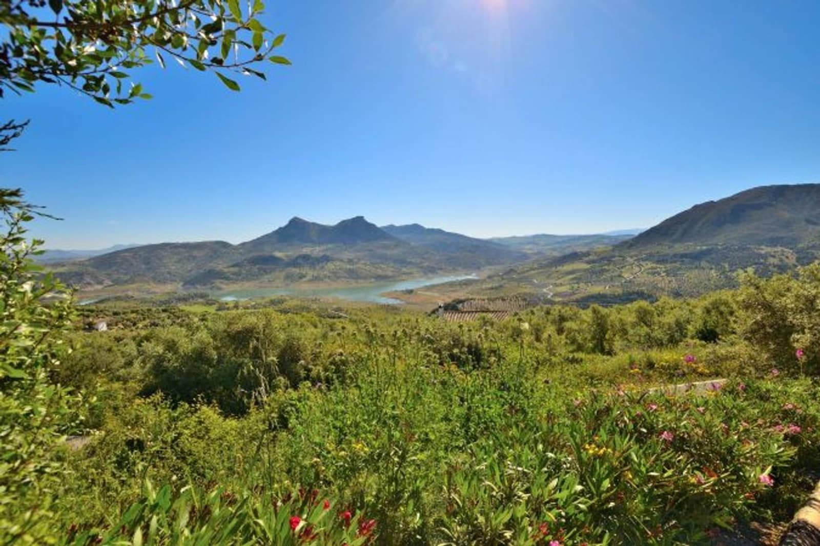 5 slaapkamer Finca/Landhuis te koop in Zahara de la Sierra met zwembad - € 470.000 (Ref: 9205632)