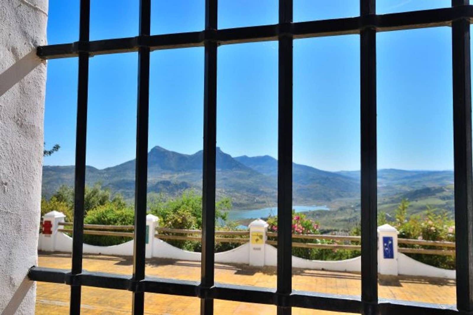 5 slaapkamer Finca/Landhuis te koop in Zahara de la Sierra met zwembad - € 470.000 (Ref: 9205632)