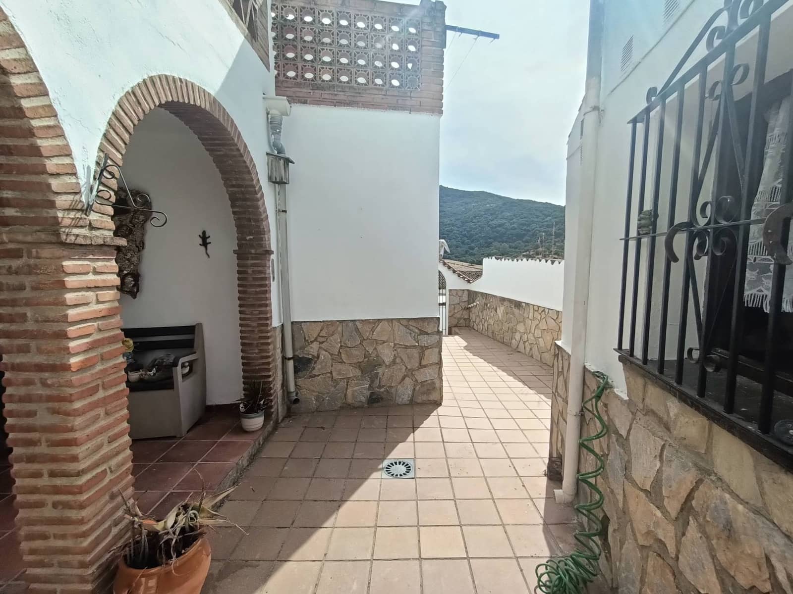 4 soveværelse Byhus til salg i Cortes de la Frontera - € 185.000 (Ref: 9276554)