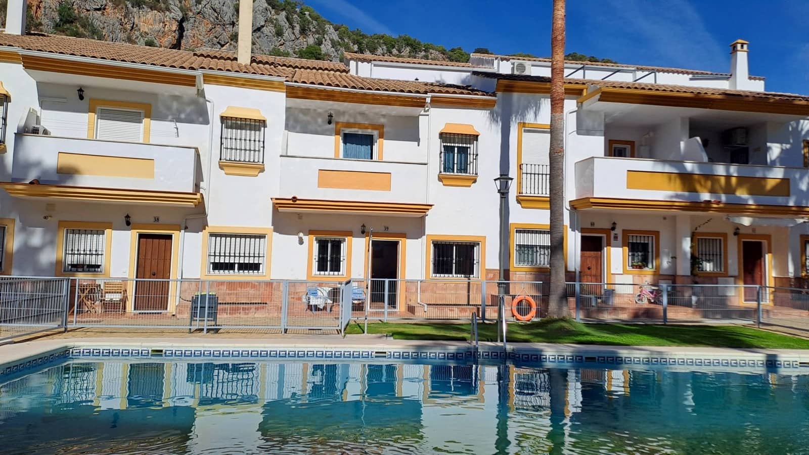 3 soveværelse Byhus til salg i Benaojan med swimmingpool - € 145.000 (Ref: 9424183)