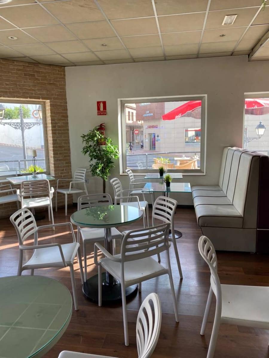 16 makuuhuone Hotelli myytävänä paikassa San Martin del Tesorillo - 1 850 000 € (Ref: 9451386)