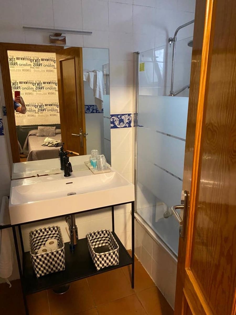 16 makuuhuone Hotelli myytävänä paikassa San Martin del Tesorillo - 1 850 000 € (Ref: 9451386)