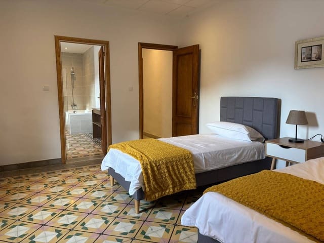 7 bedroom Townhouse for sale in Huéscar - € 599,999 (Ref: 9464857)