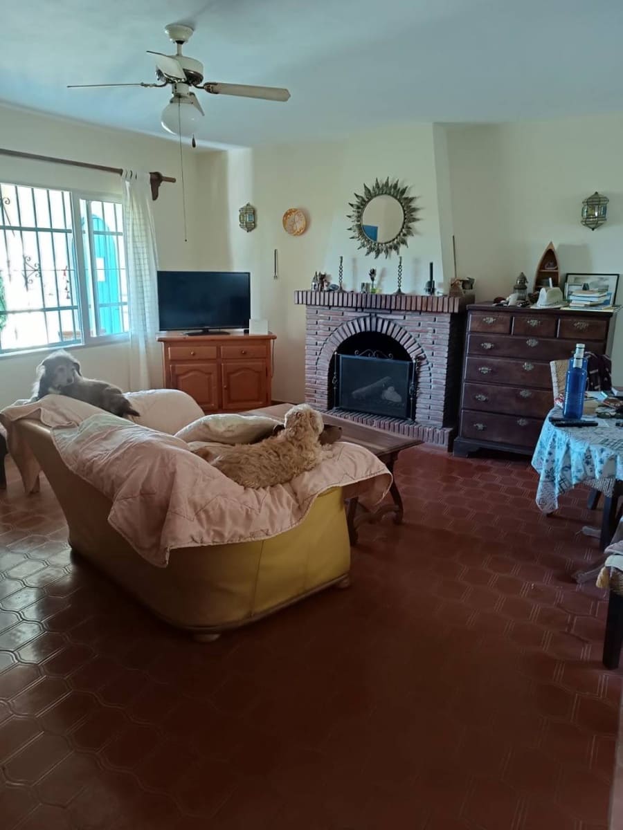 4 soveværelse Finca/Landehus til salg i Casares med swimmingpool - € 750.000 (Ref: 9638103)