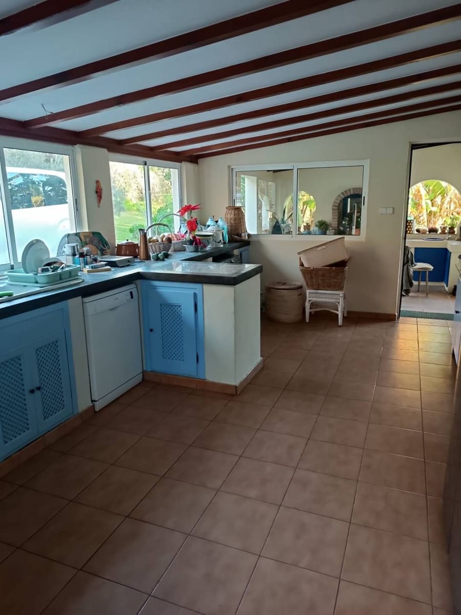 4 soveværelse Finca/Landehus til salg i Casares med swimmingpool - € 750.000 (Ref: 9638103)