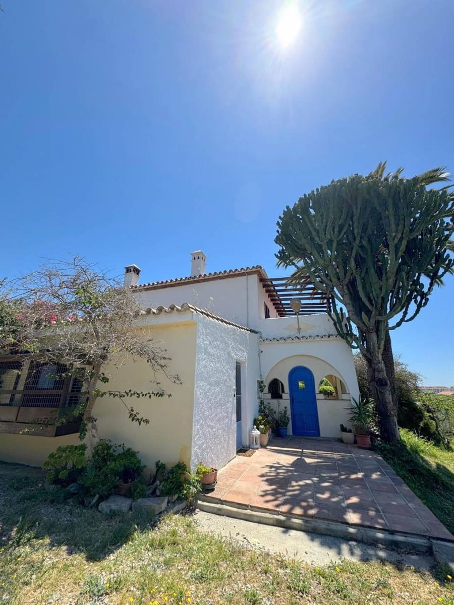 4 soveværelse Finca/Landehus til salg i Casares med swimmingpool - € 750.000 (Ref: 9638103)