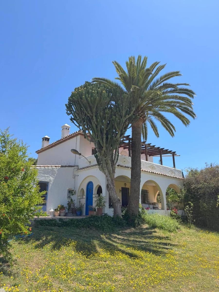 4 soveværelse Finca/Landehus til salg i Casares med swimmingpool - € 750.000 (Ref: 9638103)
