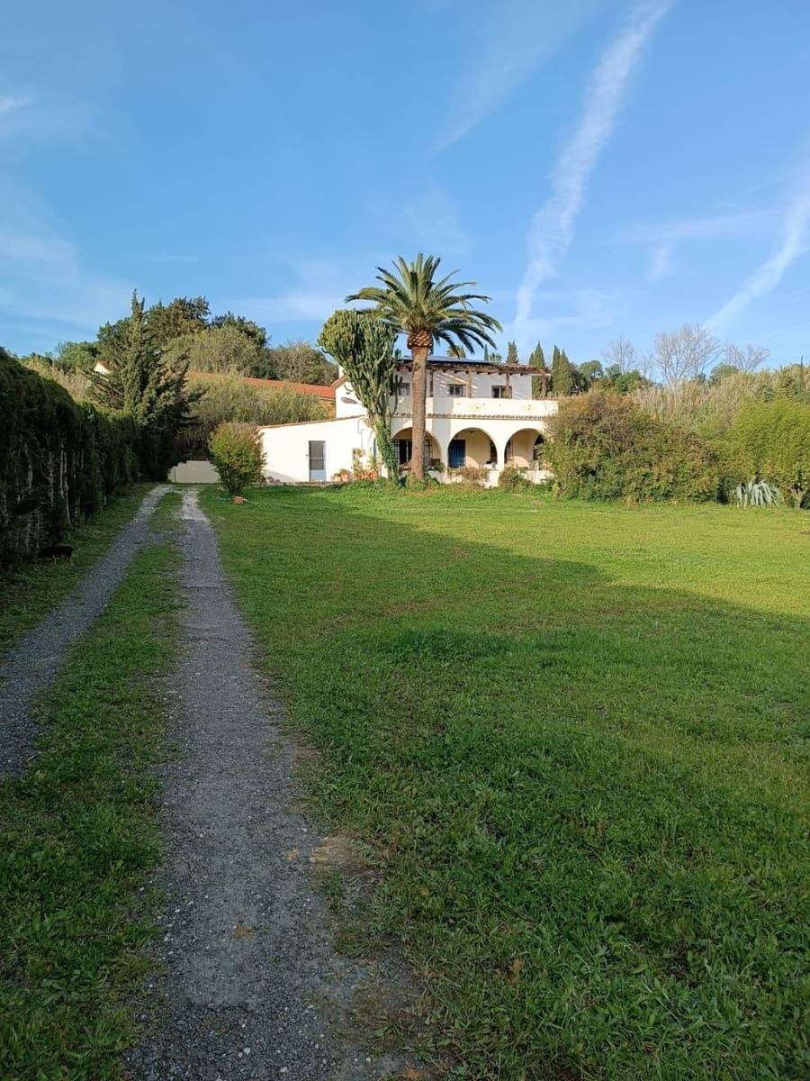 4 soveværelse Finca/Landehus til salg i Casares med swimmingpool - € 750.000 (Ref: 9638103)