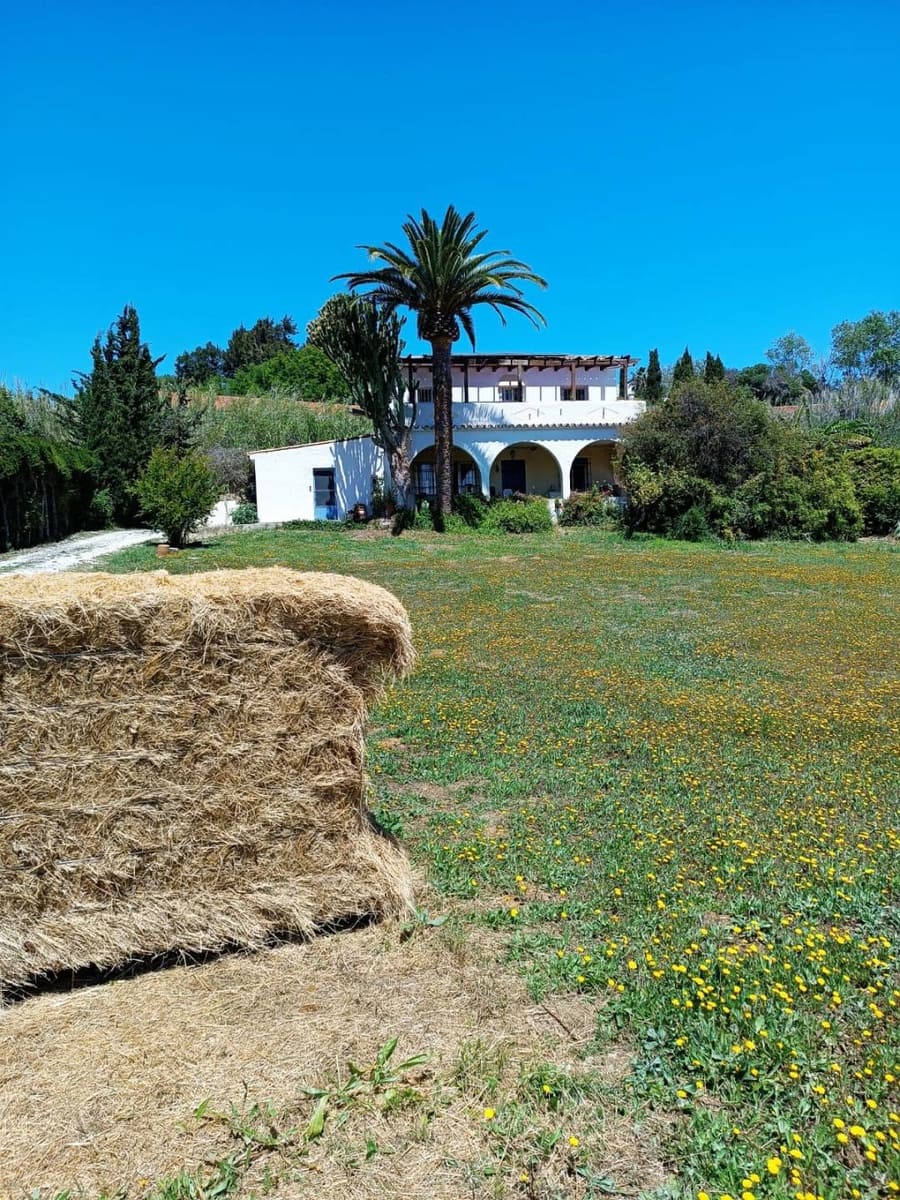 4 soveværelse Finca/Landehus til salg i Casares med swimmingpool - € 750.000 (Ref: 9638103)