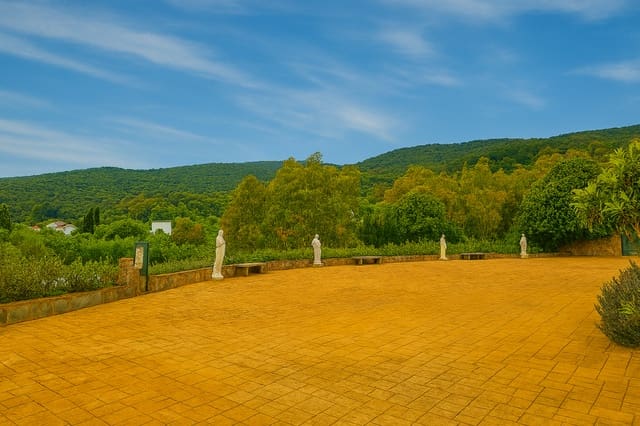 Hotel de 5 habitaciones en Gaucín en venta - 1.200.000 € (Ref: 9720549)