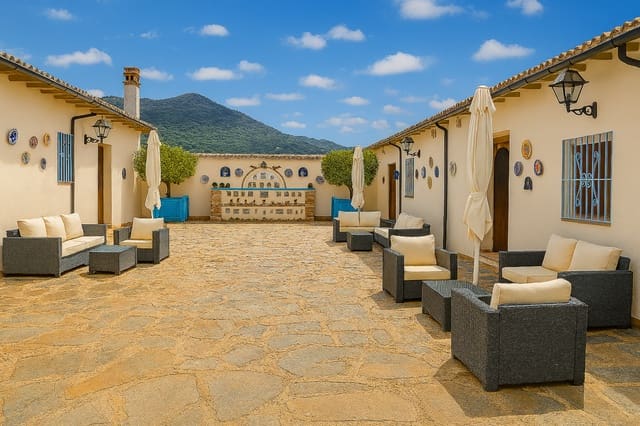 Hotel de 5 habitaciones en Gaucín en venta - 1.200.000 € (Ref: 9720549)