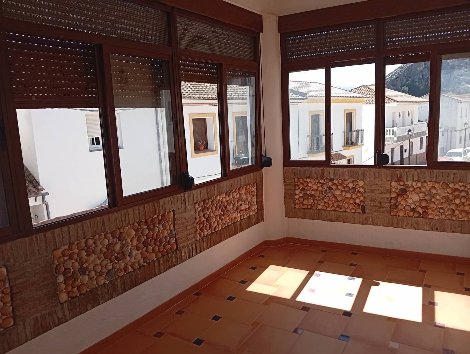 6 bedroom Villa for sale in Montejaque - € 185,000 (Ref: 9733376)