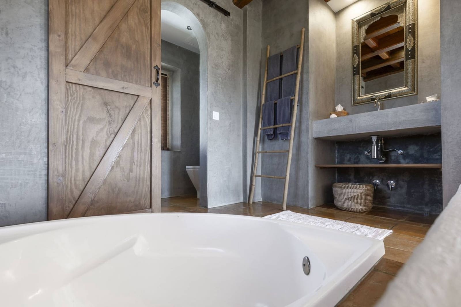 13 makuuhuone Hotelli myytävänä paikassa Villanueva de la Concepcion mukana uima-altaan - 1 999 000 € (Ref: 9756295)