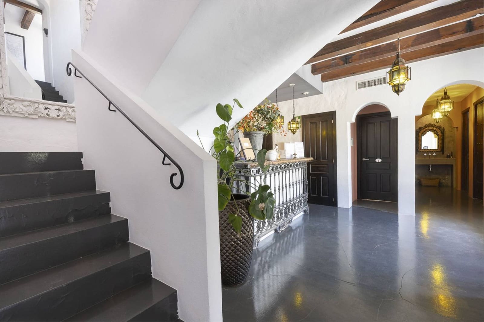 13 makuuhuone Hotelli myytävänä paikassa Villanueva de la Concepcion mukana uima-altaan - 1 999 000 € (Ref: 9756295)