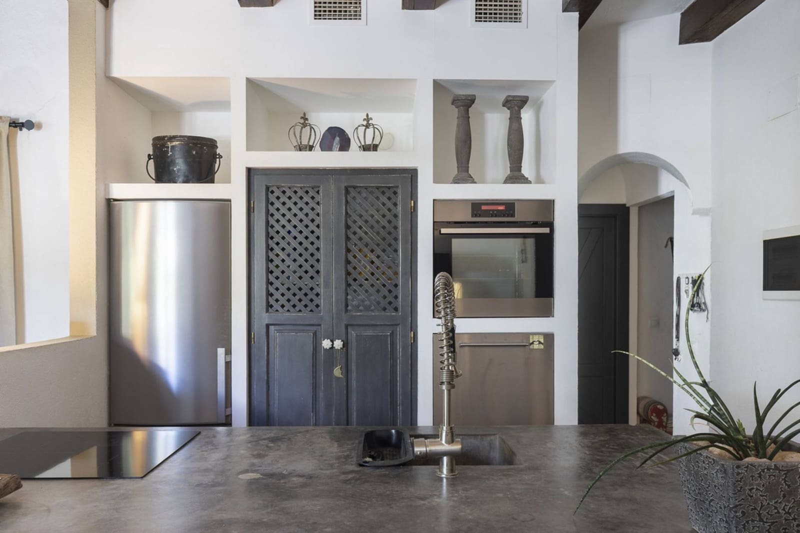 13 makuuhuone Hotelli myytävänä paikassa Villanueva de la Concepcion mukana uima-altaan - 1 999 000 € (Ref: 9756295)