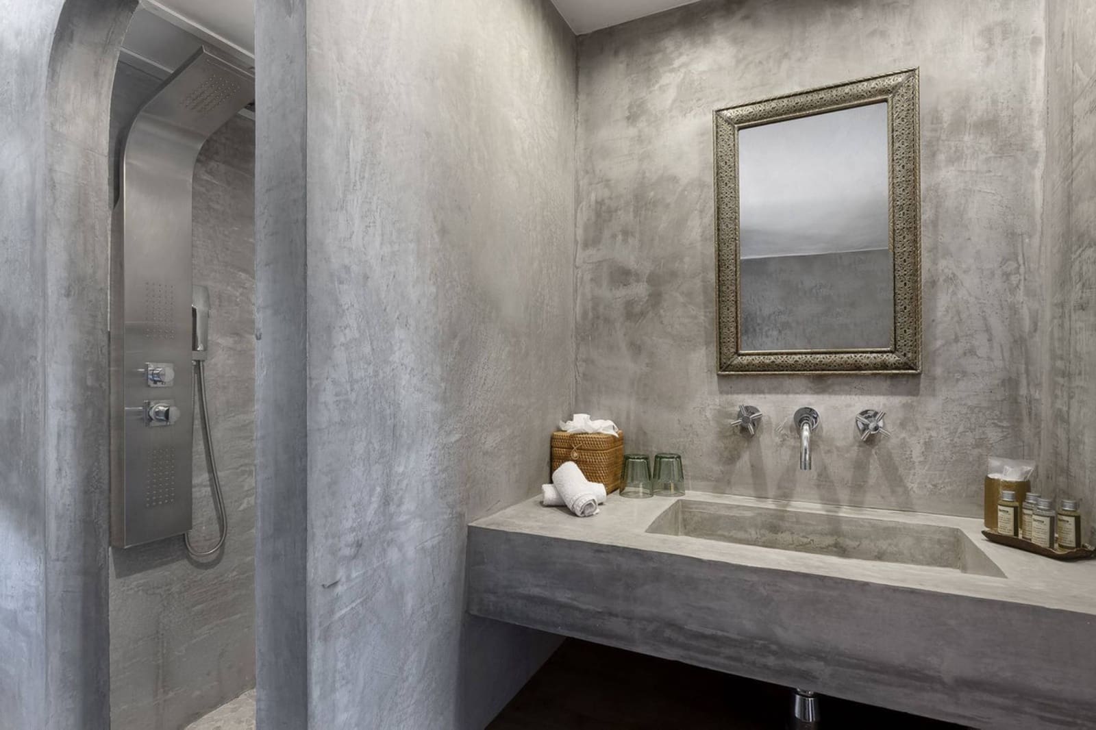 13 makuuhuone Hotelli myytävänä paikassa Villanueva de la Concepcion mukana uima-altaan - 1 999 000 € (Ref: 9756295)