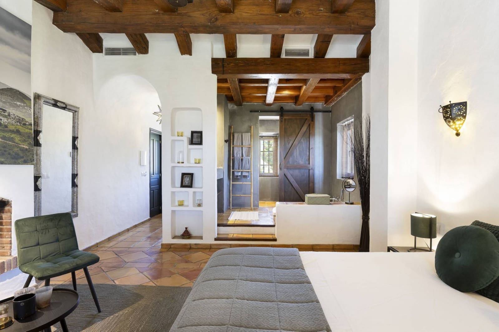 13 makuuhuone Hotelli myytävänä paikassa Villanueva de la Concepcion mukana uima-altaan - 1 999 000 € (Ref: 9756295)