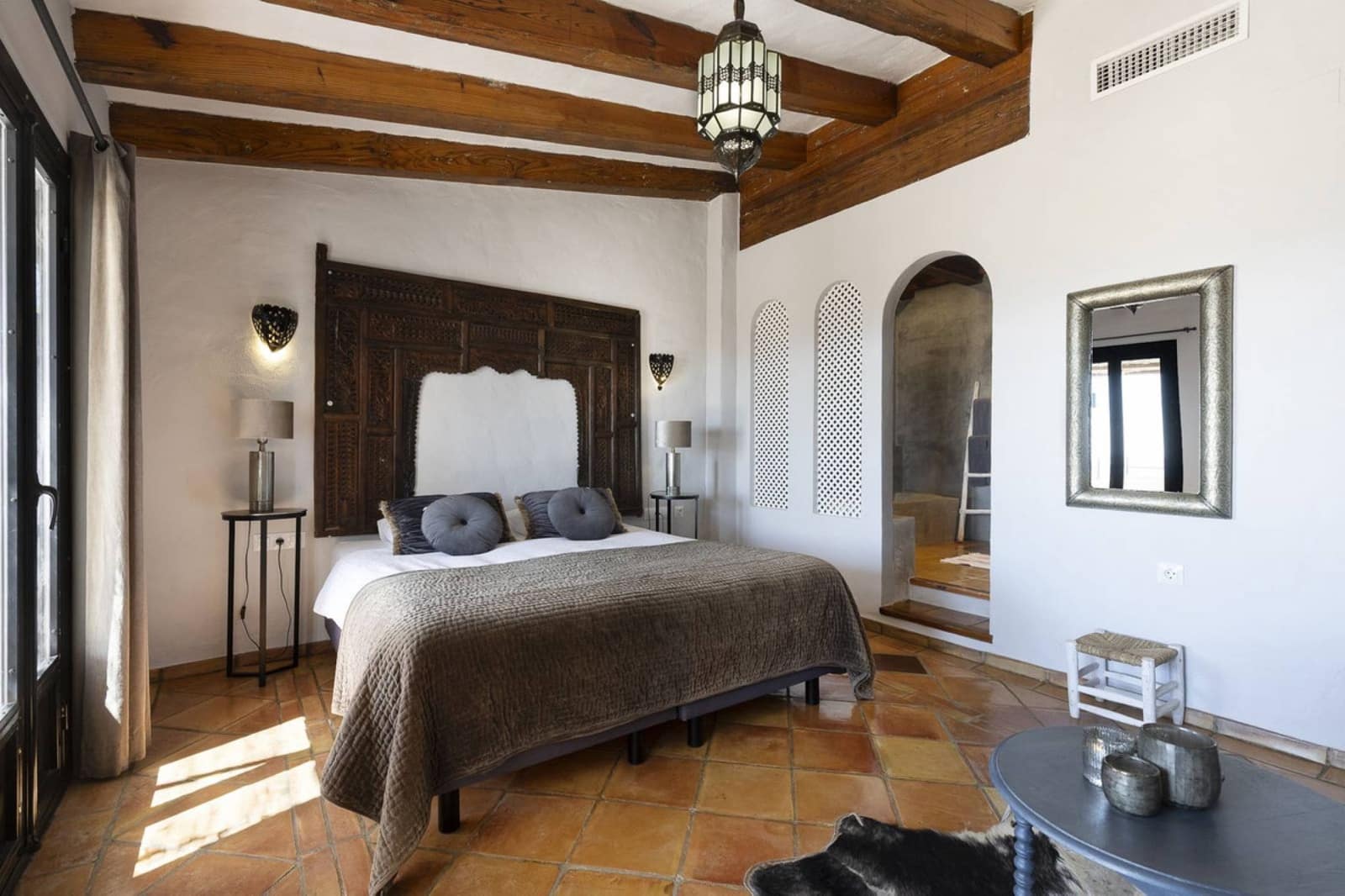 13 makuuhuone Hotelli myytävänä paikassa Villanueva de la Concepcion mukana uima-altaan - 1 999 000 € (Ref: 9756295)