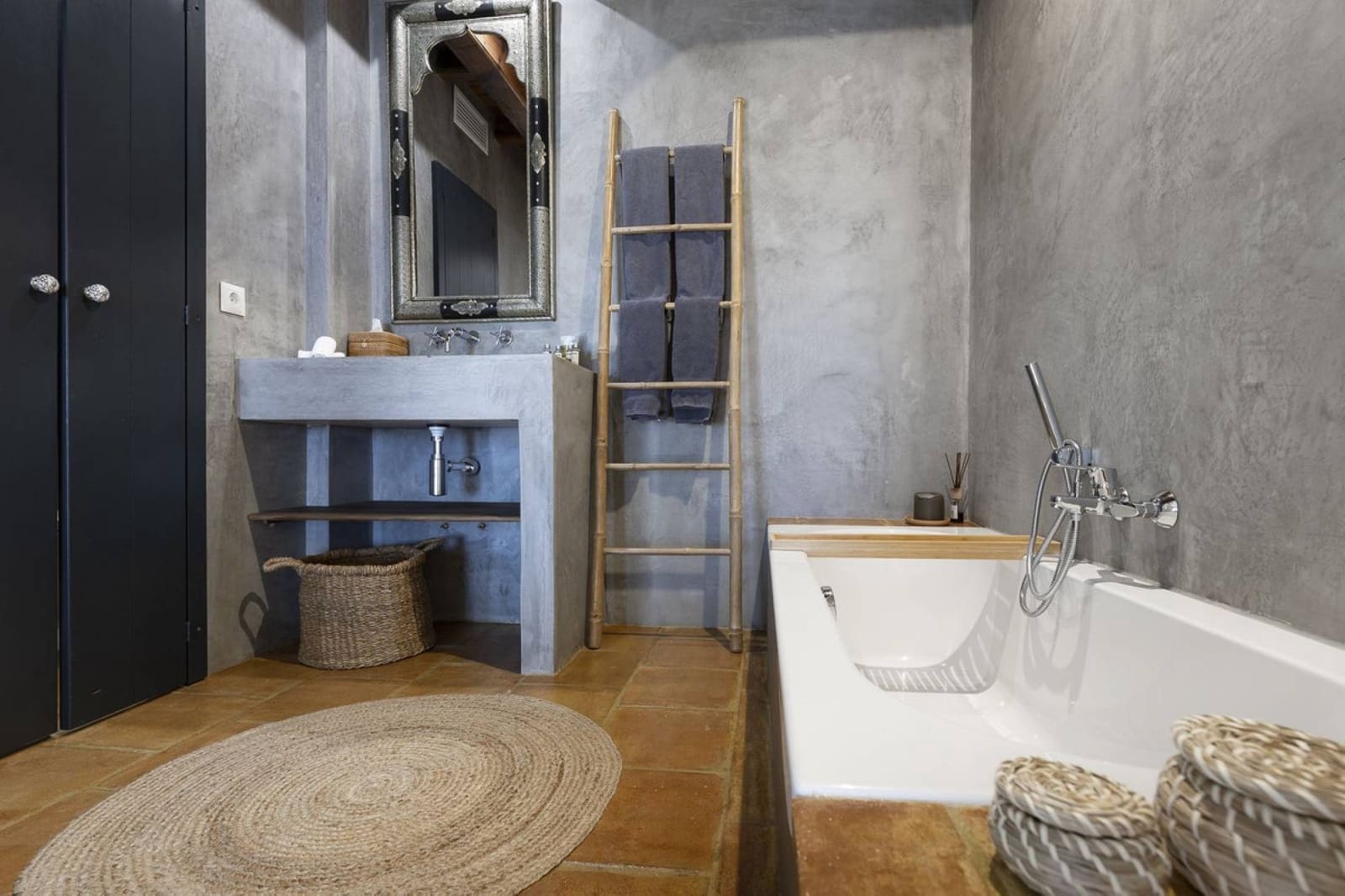 13 makuuhuone Hotelli myytävänä paikassa Villanueva de la Concepcion mukana uima-altaan - 1 999 000 € (Ref: 9756295)