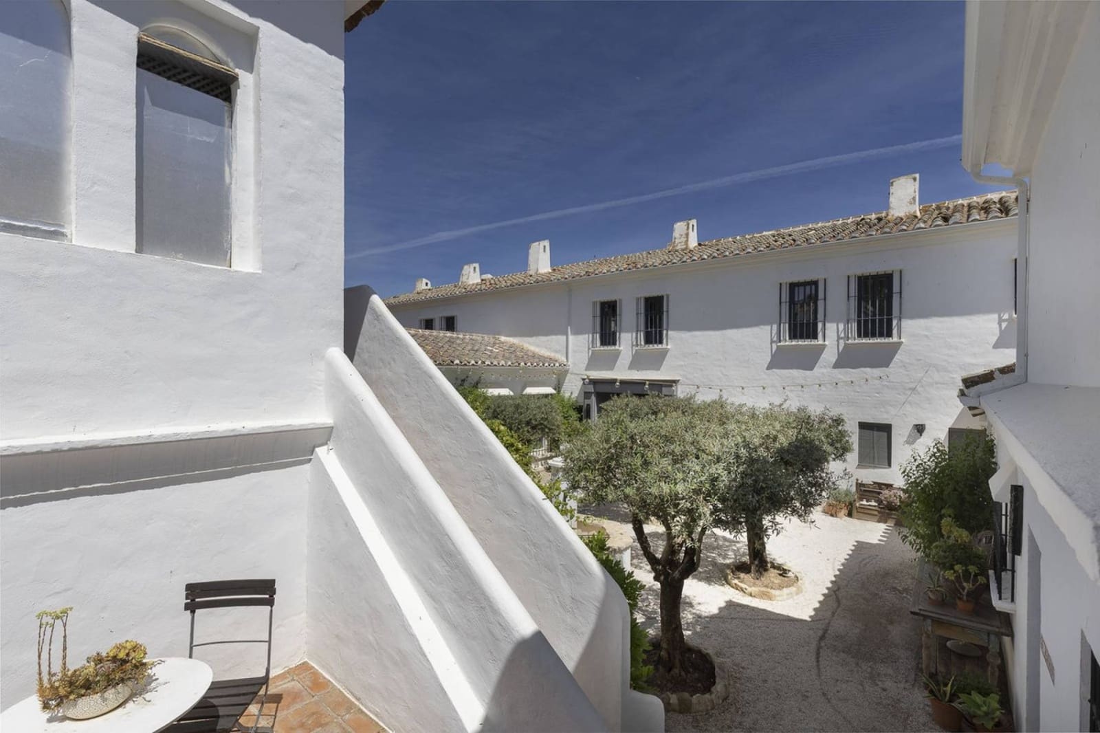 13 makuuhuone Hotelli myytävänä paikassa Villanueva de la Concepcion mukana uima-altaan - 1 999 000 € (Ref: 9756295)